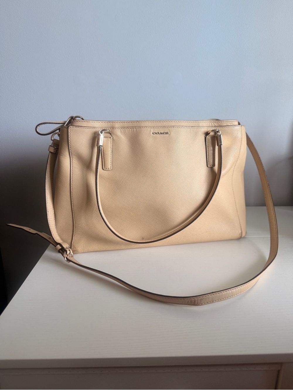 Coach Madison Christie Carryall in Saffiano Leather. Made from Genuine Leather 👜